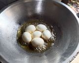 Foto langkah ke 1 dari resep Sambal Telur Bulat AkaTelur Balado.