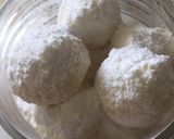 Foto langkah ke 7 dari resep Putri Salju Almond Keju.