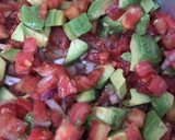 Foto del paso 1 de la receta: Shots de palta cebolla y tomate, infaltables en la entrada!!