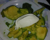 Foto del paso 3 de la receta: Cúpula de salmón con corazón de huevo y aguacate