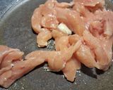 Foto del passaggio 3 della ricetta 🐔Straccetti di pollo e cavolfiore alle olive verdi 🫒