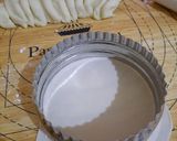Foto langkah ke 4 dari resep Homemade Dumpling Wrappers.