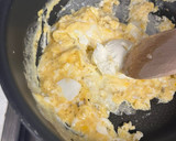 Foto del paso 3 de la receta Desayuno completo con huevos revueltos y granola