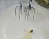 صورة لخطوة 2 من وصفة كيك ب3 بيضات فقط 😋 الوصفة في قناتي 😍