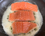 Foto del paso 1 de la receta: Salmón en salsa cremosa😋😋