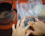 Foto langkah ke 3 dari resep Chocolate Truffle 2 Bahan Masak di Rice Cooker.