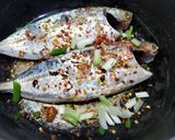 Hình bước làm 1 của món Cá ngân kho mặn