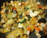 Foto del paso 2 de la receta: Relleno para fajitas de verduras y patatas con camarones