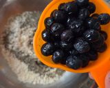 Foto del paso 3 de la receta: Mega galleta (o mini cake 😅) de arándanos 🫐 sin azúcar agregado ni edulcorante ni harina 🥣