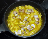 Foto del paso 5 de la receta: Sepia con patatas y guisantes