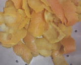 Foto del paso 2 de la receta: Cascaritas de naranja confitadas 🍊