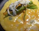 Foto del paso 3 de la receta: Omelette de flor de calabaza en salsa verde. 😊