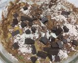 Foto langkah ke 3 dari resep Chocolate Muffin with Oreo - no mixer.