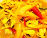 Gambar langkah 8 resipi Sotong Goreng Kunyit Enak & Mudah.