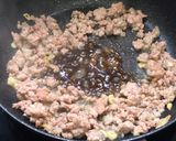 รูปขั้นตอนการทำที่ 4 ของ หมูสับกระเทียมพริกไทยข้างข้าว