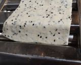 Foto langkah ke 3 dari resep Stick Bawang Wijen Hitam.