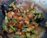 Foto langkah ke 4 dari resep Oseng-oseng Mercon dengan Terong.