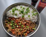 A picture of step 4 of Indian-Street-style-Veg-Chow-mein😋.