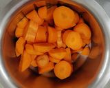 A picture of step 1 of Carrot kheer.