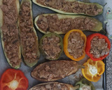 Foto del paso 5 de la receta: Calabacín, berenjena y pimientos tricolor rellenos gratinados