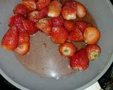Foto langkah ke 1 dari resep Puding Strawberry Cheesecake.