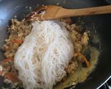 Foto del paso 5 de la receta: Fideos de arroz salteados con atún y verduras