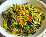 Foto langkah ke 7 dari resep Tumis Kangkung Bunga Pepaya.