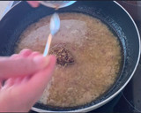Foto del paso 5 de la receta: Chuleta de cerdo, salsa de mostaza y encurtidos