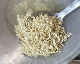 Foto langkah ke 1 dari resep Mie Goreng Ayam Kecap.