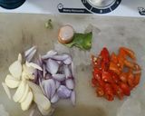 Foto langkah ke 2 dari resep Tumis daun singkong cumi asin.