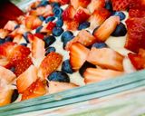 Foto del paso 9 de la receta: POSTRE DE FRUTILLAS Y ARÁNDANOS 🍓🫐🍓🫐🍧