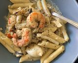 A picture of step 4 of Creamy seafood pasta.
