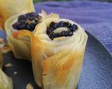 Foto del paso 8 de la receta: Crujiente de morcilla con uvas y pera