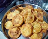 A picture of step 5 of Lachcha aloo Mathri.