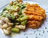 Tejszínes-spárgás csirkeragu, édesburgonya pürével Lm, Gm, Hm recept fázis 2 fotója