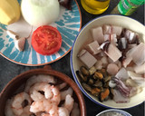 Foto del paso 1 de la receta: Zarzuela de pescado y gambones, low cost !!