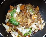 รูปขั้นตอนการทำที่ 4 ของ เส้นเล็กผัดซีอิ๊วไก่