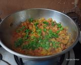 A picture of step 3 of Green tomato sabji.