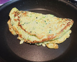 Foto del paso 2 de la receta: Tortita de calabacín rellena de acelgas, pavo y queso