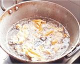 A picture of step 5 of Ribbon pakoda.