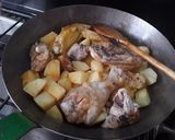 Foto del paso 3 de la receta: Patatas con caldo