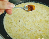 Foto del paso 4 de la receta: 13.🥮Empanada de salmón, cebolla, huevo y surimi