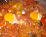 Foto del paso 3 de la receta: Huevos rancheros con salchichas