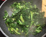 Foto del paso 4 de la receta: Quesadillas de Kale con huevo y tomate 🌮🥗🌶