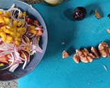 Foto del paso 4 de la receta: Ensalada de tomate y nectarina con bonus track de anchoa
