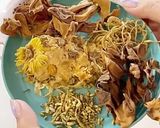 Hình bước làm 1 của món Trà sâm ngũ vị hoa
