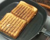 A picture of step 4 of #Chilli cheese grilled toast.