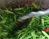 Foto langkah ke 3 dari resep Tumis kangkung.