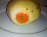 Foto del paso 2 de la receta: Papa rellena bañada en salsa de tomate con cebolla cambray