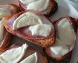A picture of step 3 of Bruschette spada affumicato e buffala.